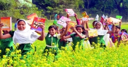 বই উৎসবে মেতেছে কোমলমতি শিক্ষার্থীরা